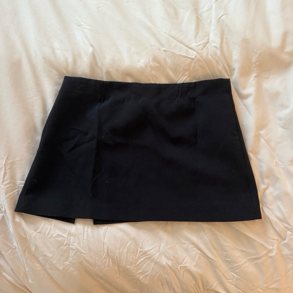 Edikted Black Mini Skirt with Slit - Picture 5 of 5